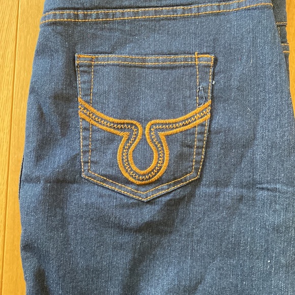 Nice jean skirt. Plus size 20. No brand. Has fancy pockets. Please look at pic. - Picture 4 of 9